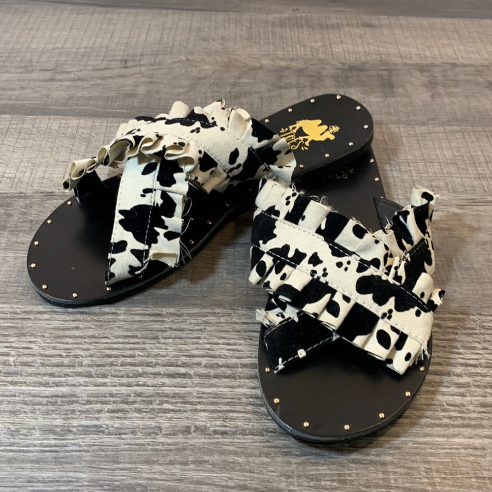 Camels threads animal print cross strap slides sz 8